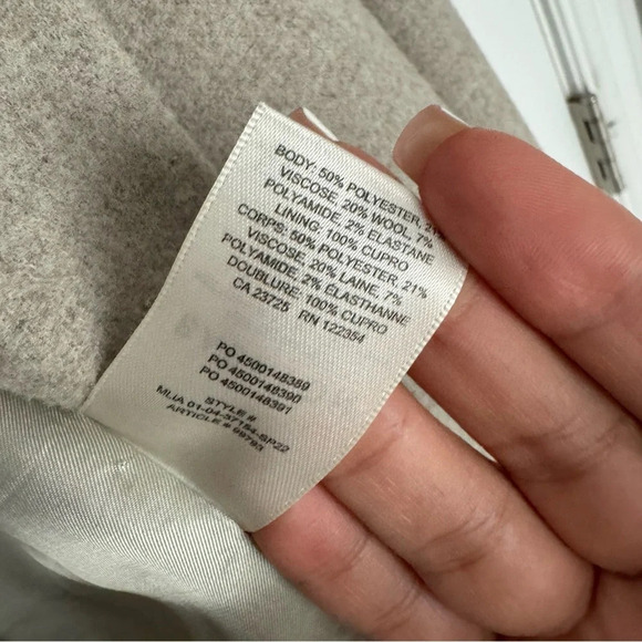 Babaton s-breasted w a notched lapel and pockets, cozy flannel made with wool. - Picture 5 of 9